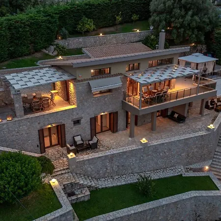Kastro Villa