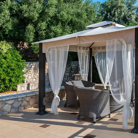 Kastro Villa *